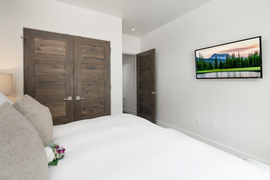 Six Silver Speaks - Image 12