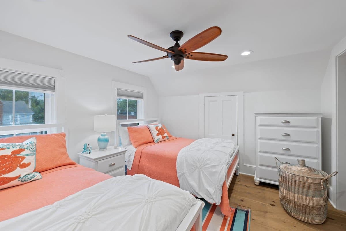 Cross Street Retreat - Image 13