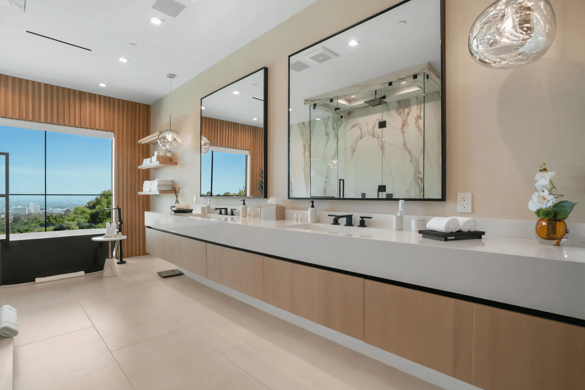 Linda Flora - Image 37