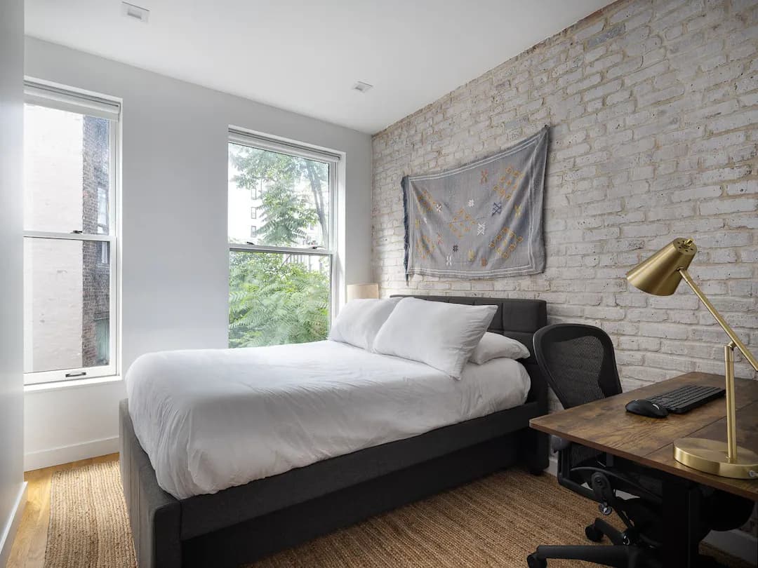 Astor House - Image 8