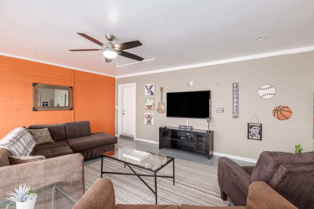 Ochenta Modern Retreat - Image 25