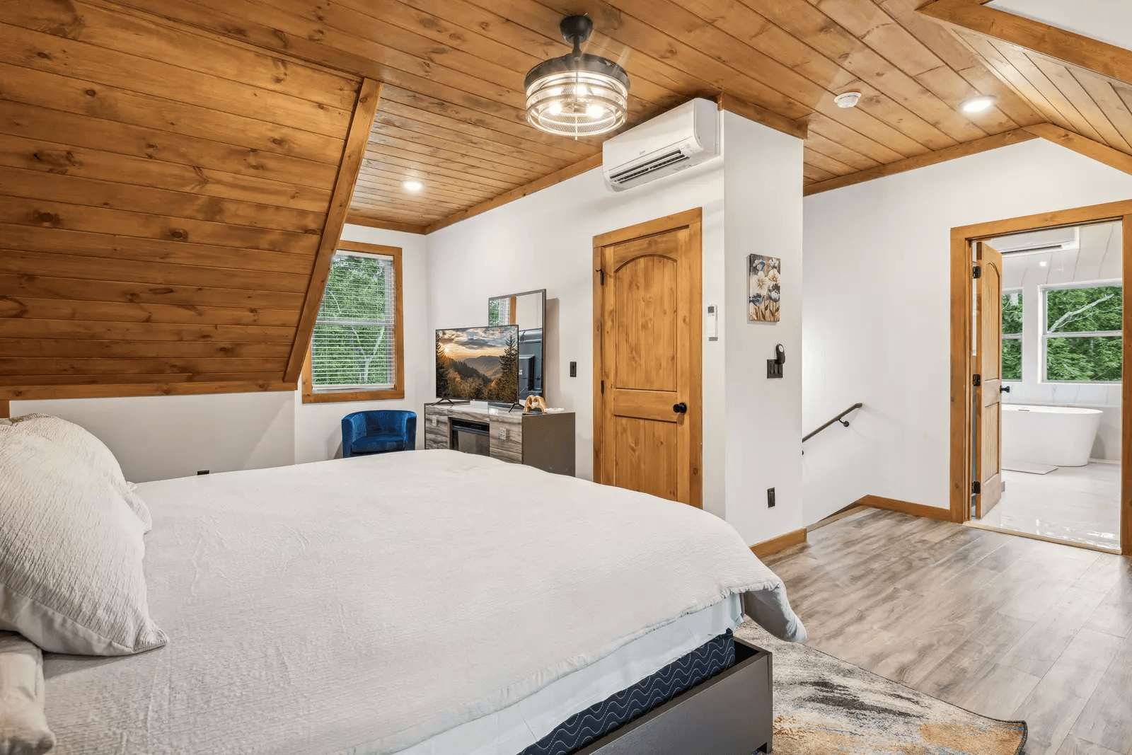 Royal Pool Retreat - Image 13