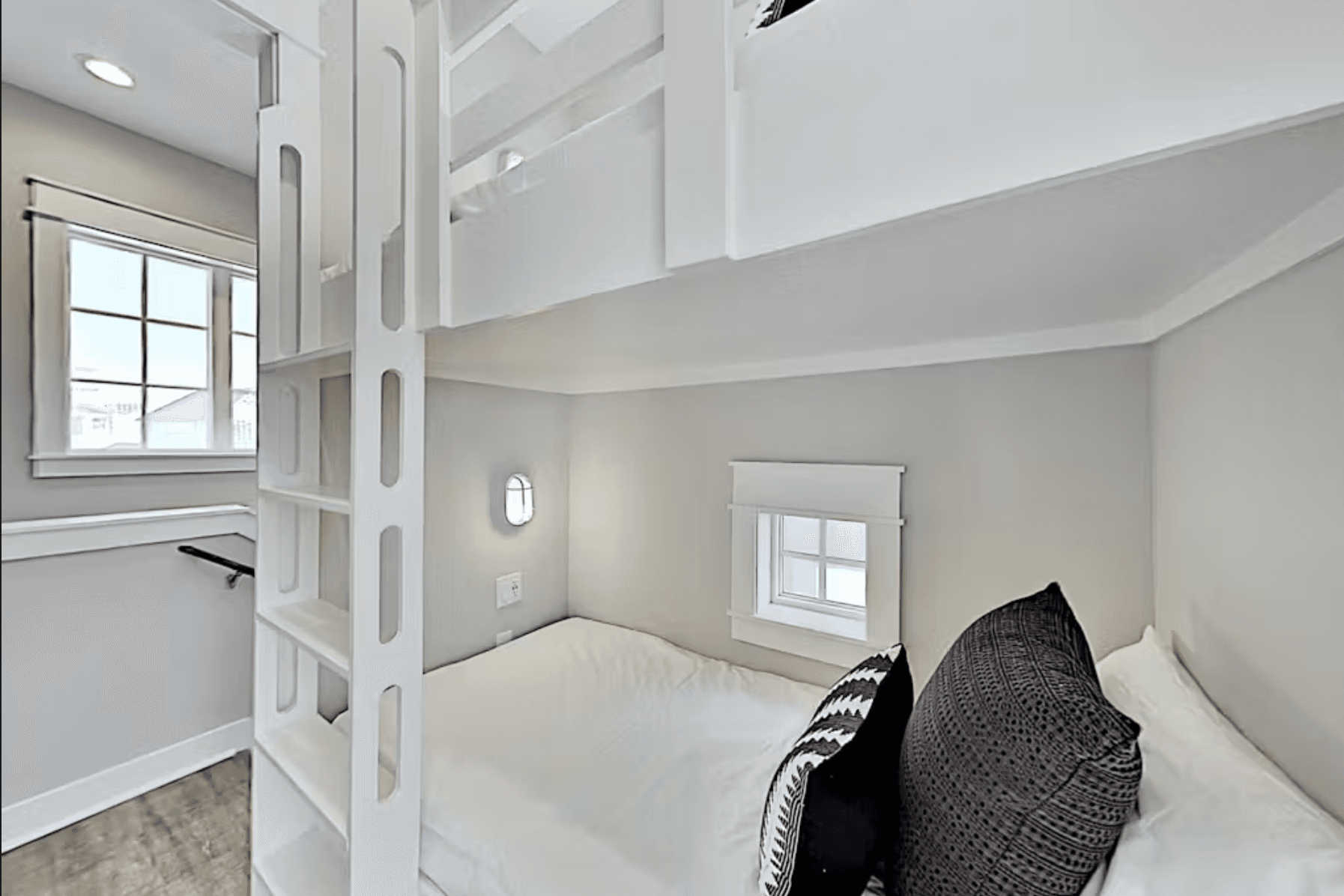 Sleek Beach Home - Image 25