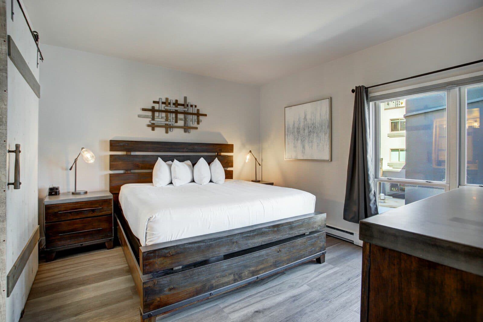 Lavish Condo - Image 12