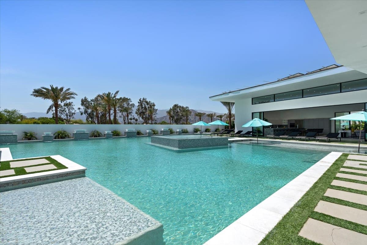 Bravo Villa #10 - Image 63