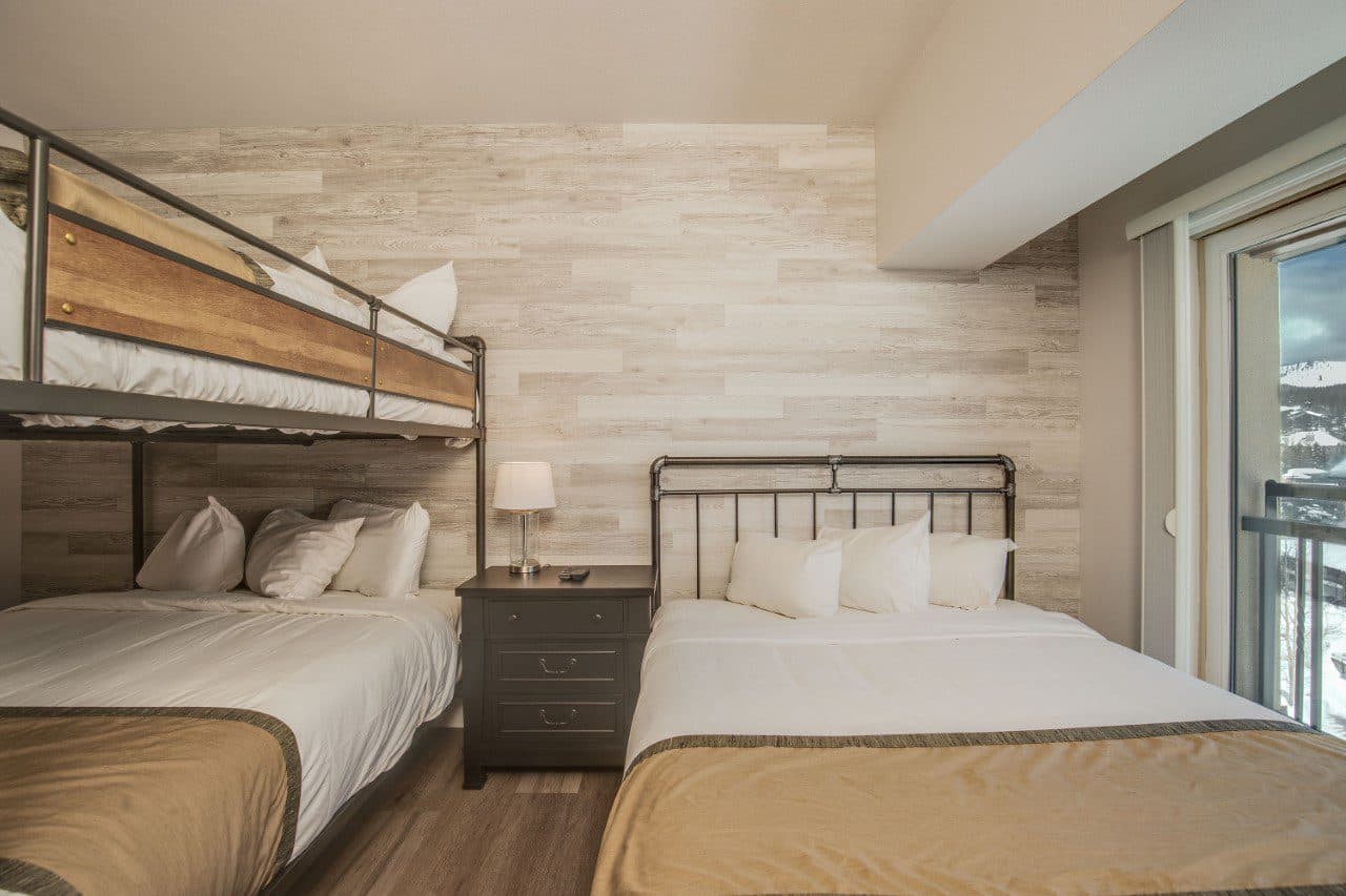 Lavish Condo - Image 17