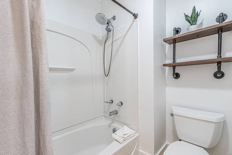 Bayou Townhome - Image 16