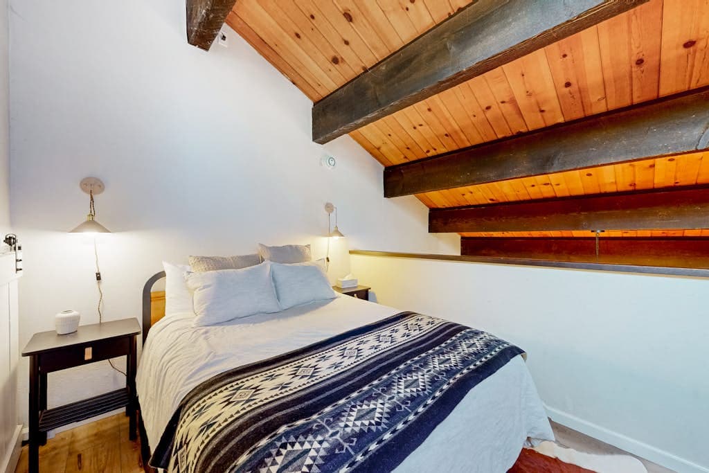 Modern Lake Tahoe Sanctuary - Image 8