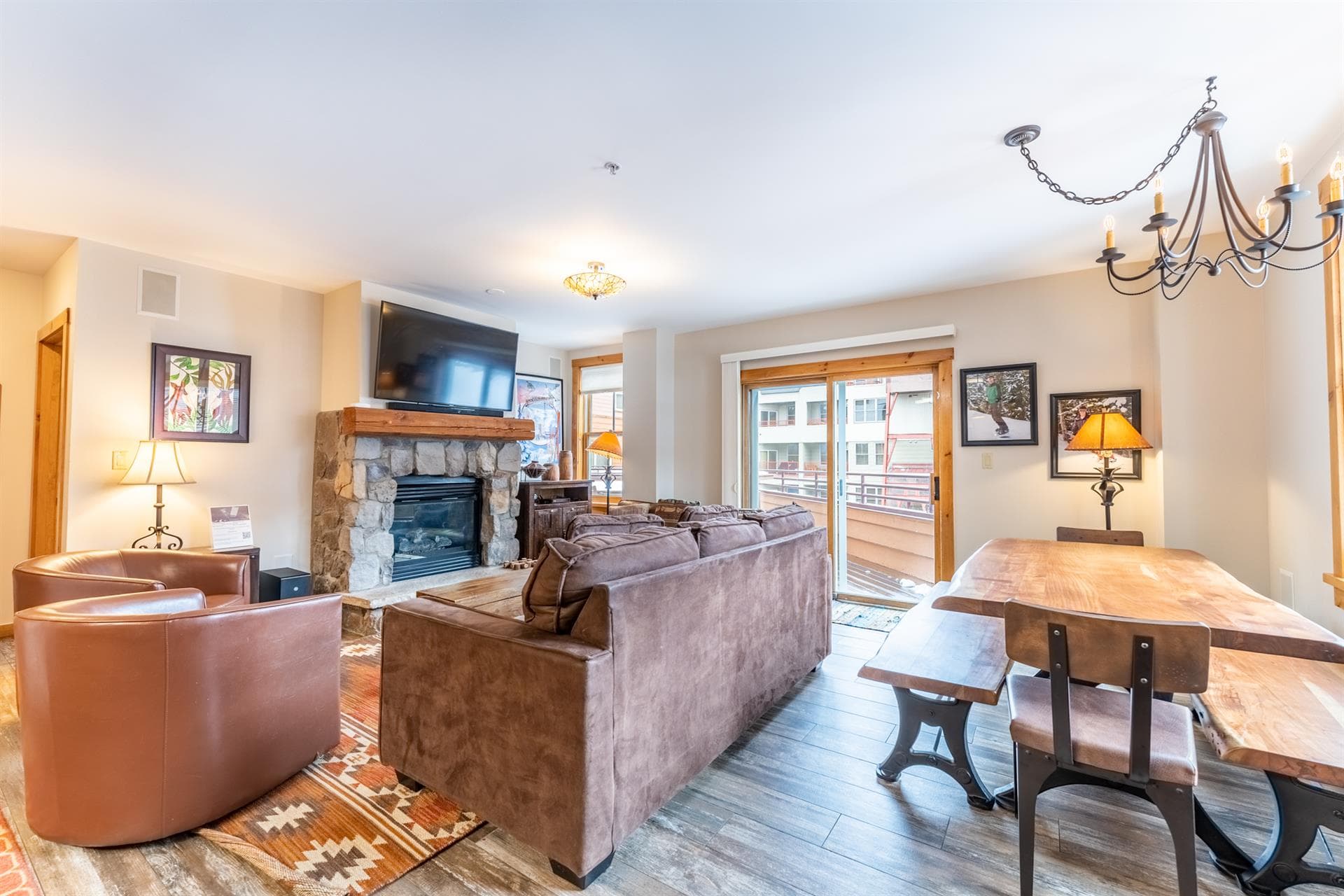 Peakview Penthouse Retreat - Image 7