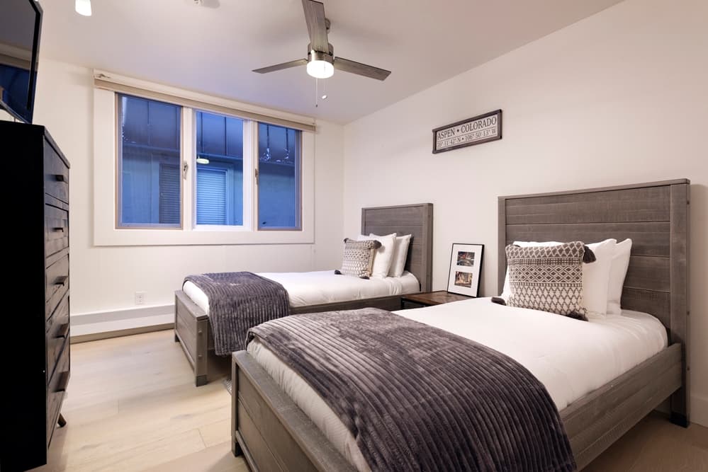 Chateau Snow - Image 6