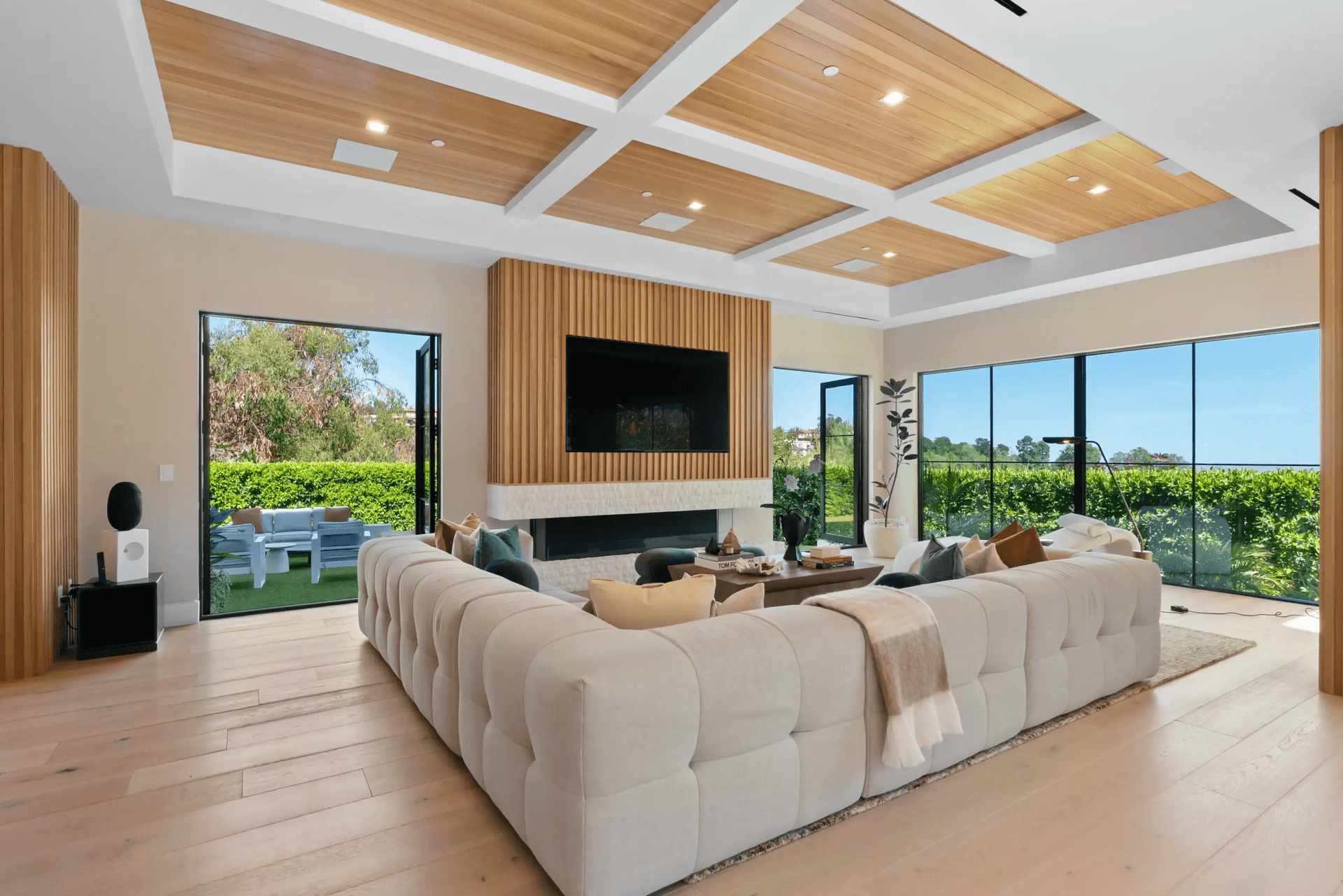 Linda Flora - Image 4