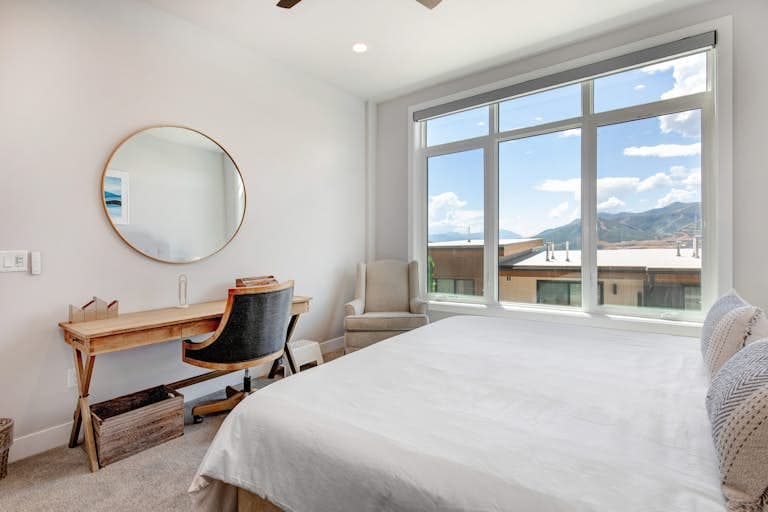 Hideout Hideaway - Image 25