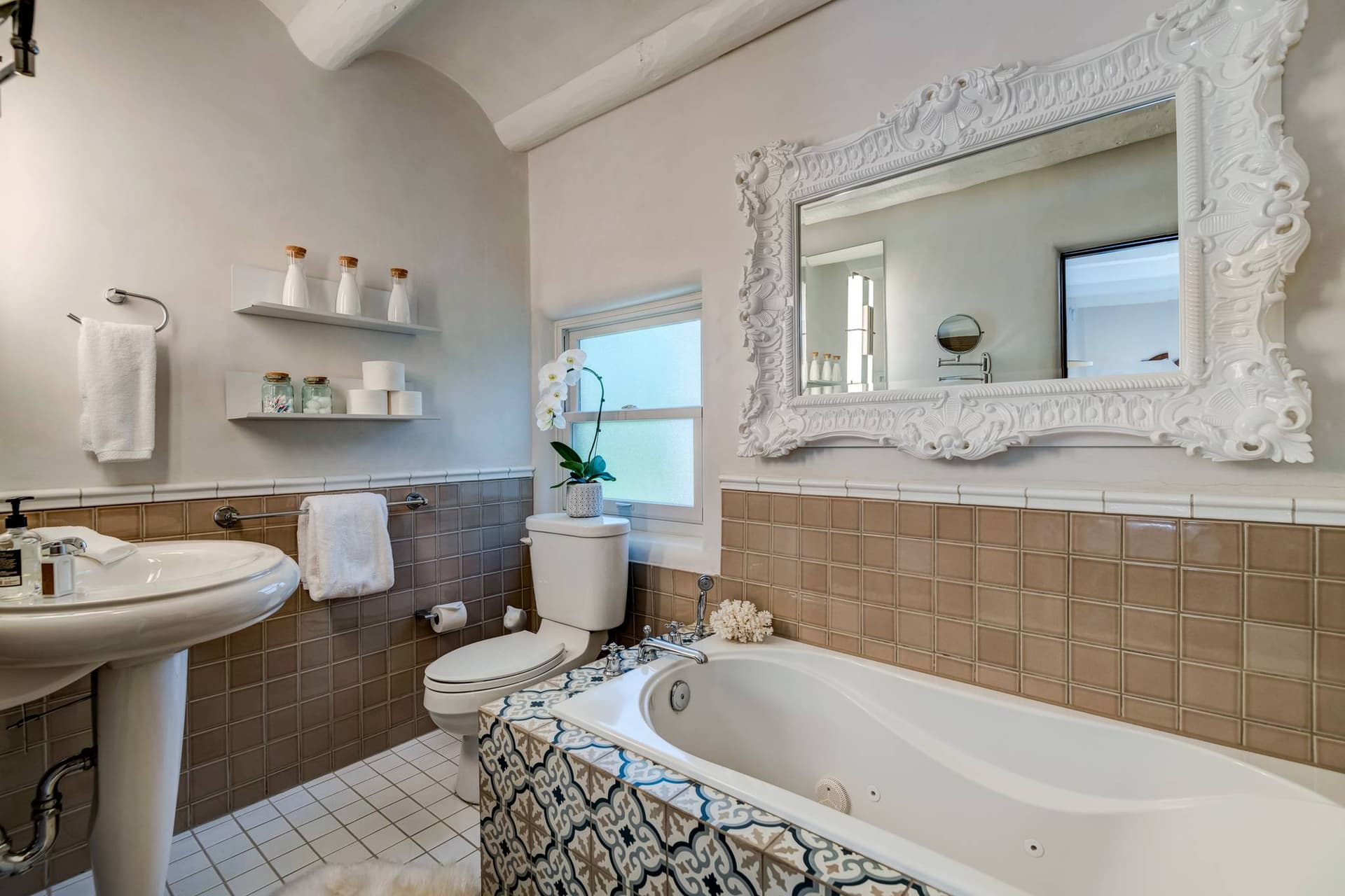 Palace Hillside - Image 26