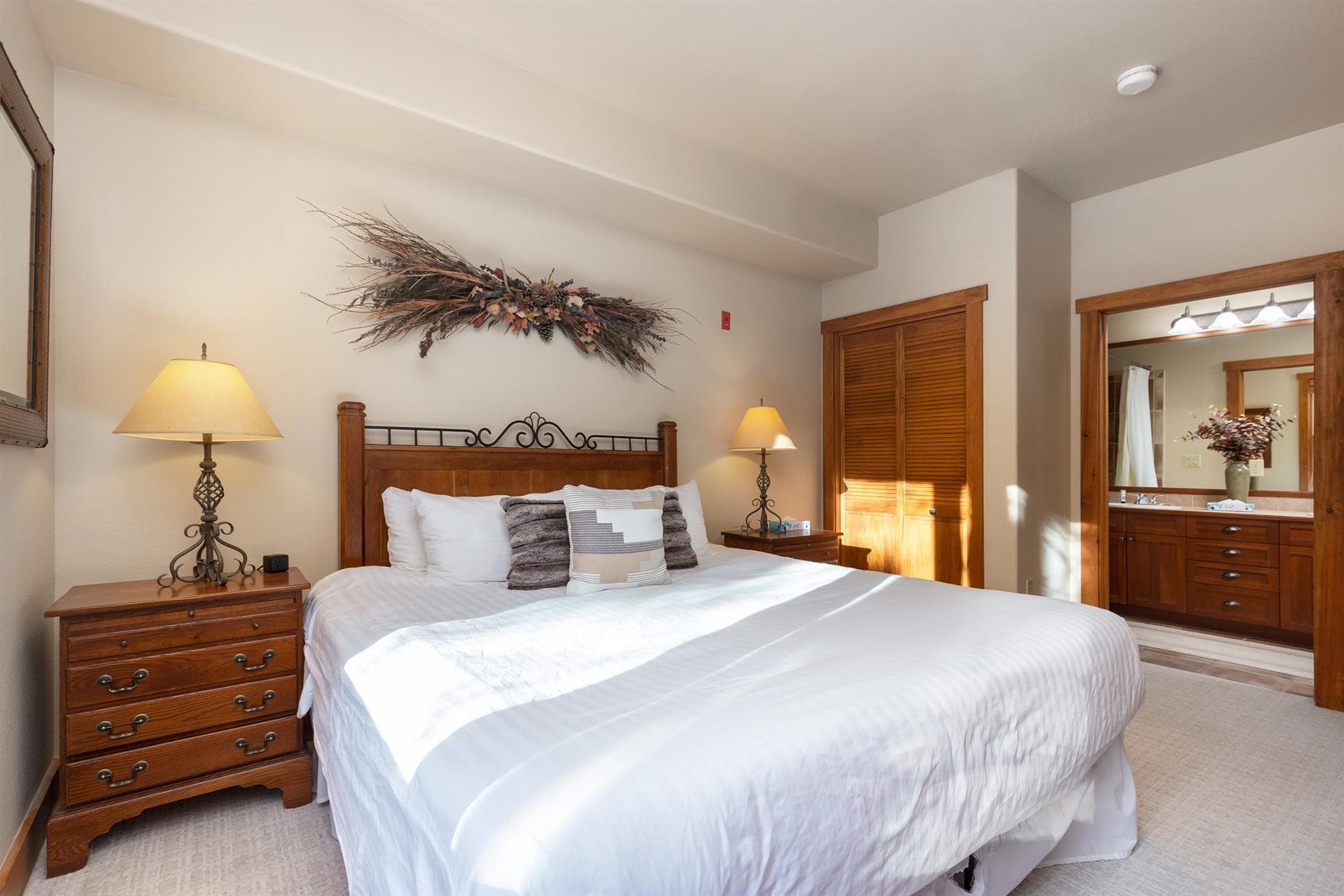 Red Hawk Townhome - Image 8