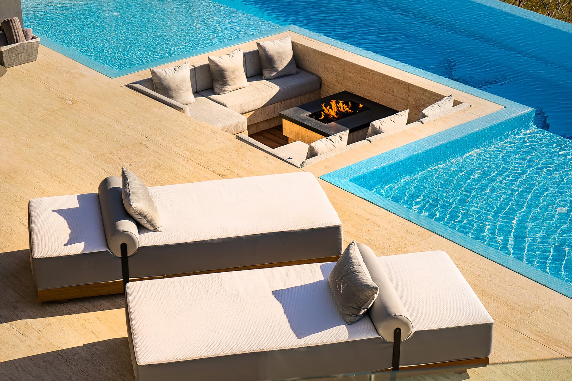 Maison De Cortes - Image 2