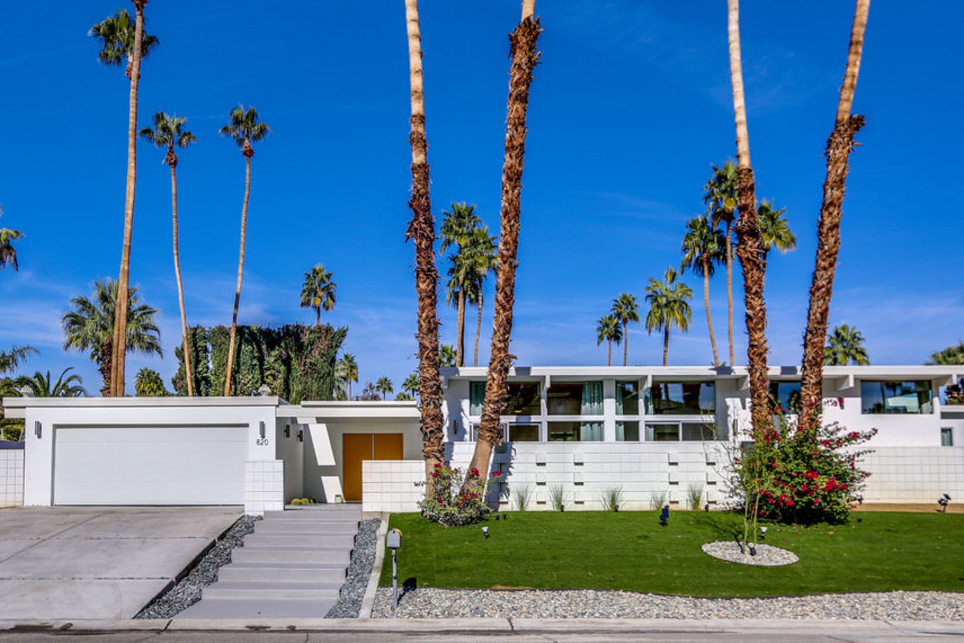 Regal Contemporary House - Image 40