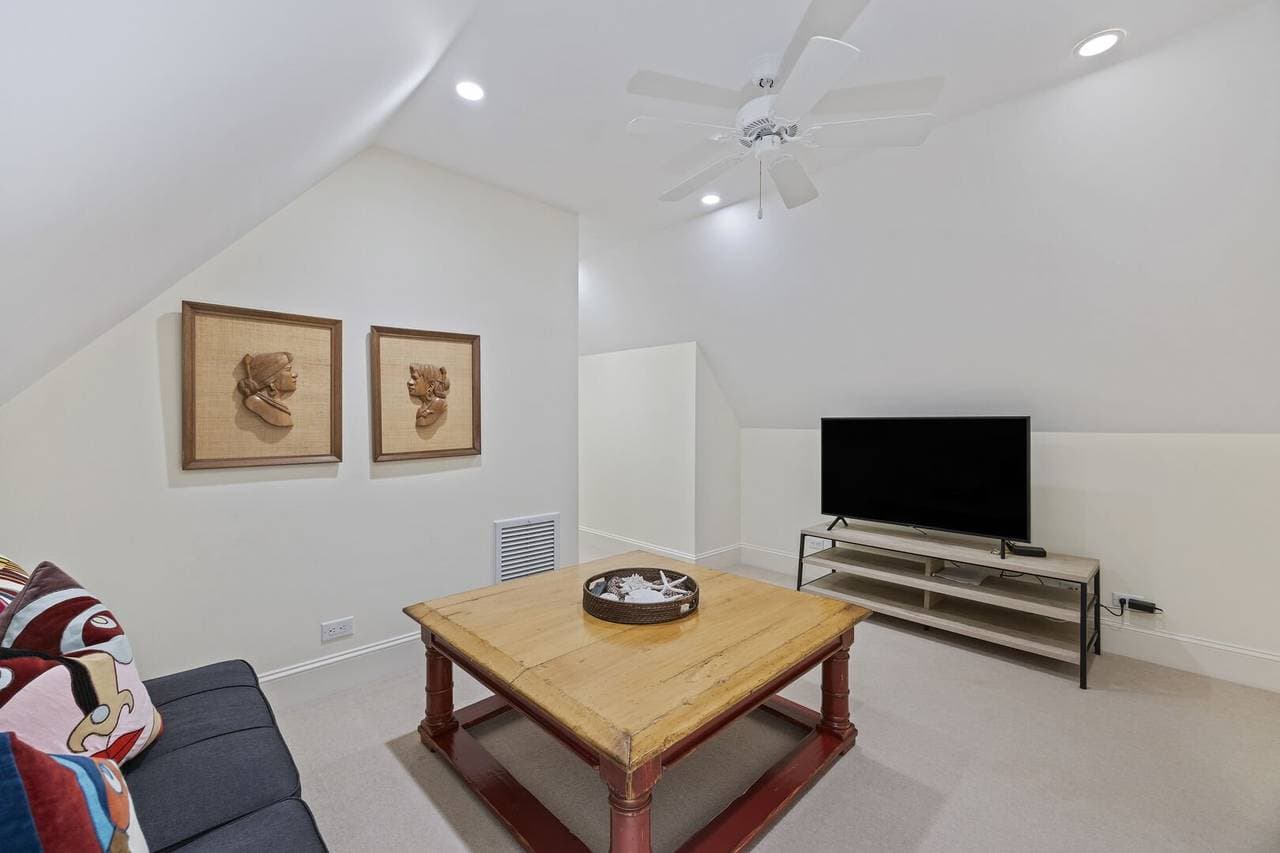 Yellow Throat Lane - Image 27