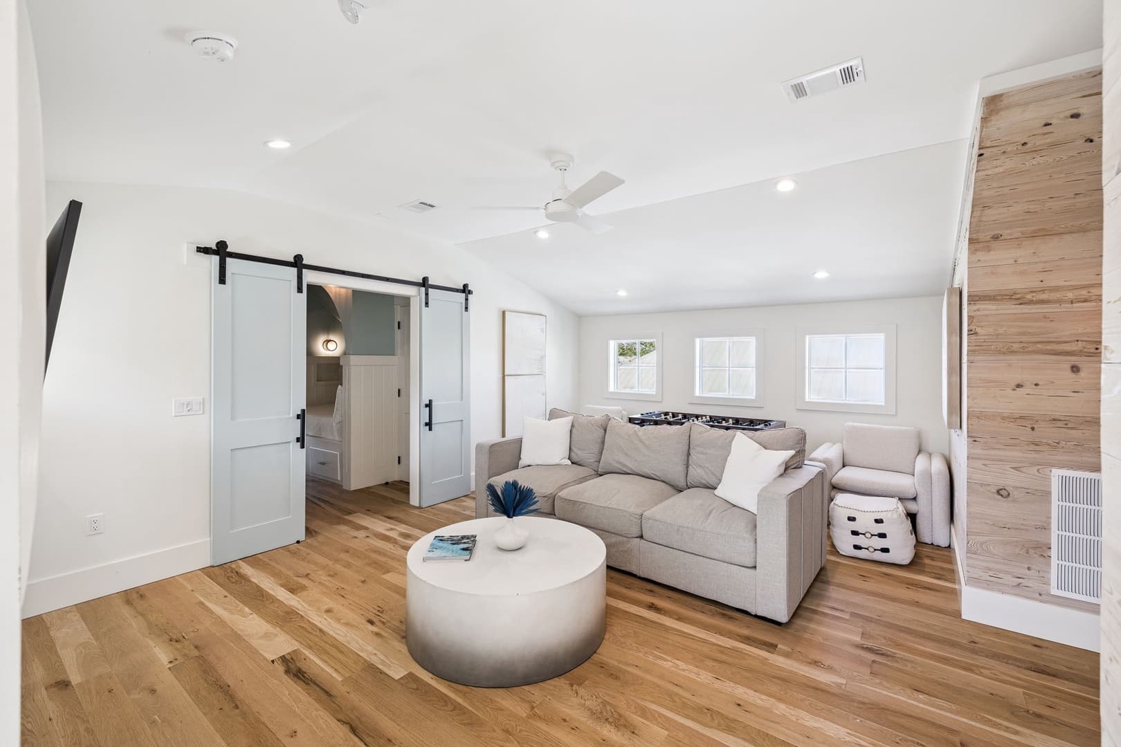 Anna Blue - Image 18