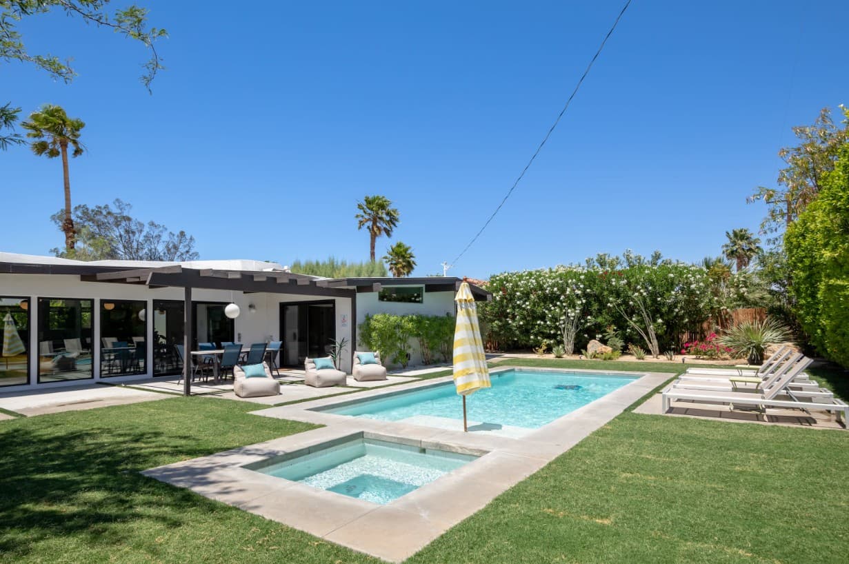 Hugh Kaptur's Mid Century Modern Oasis - Image 49