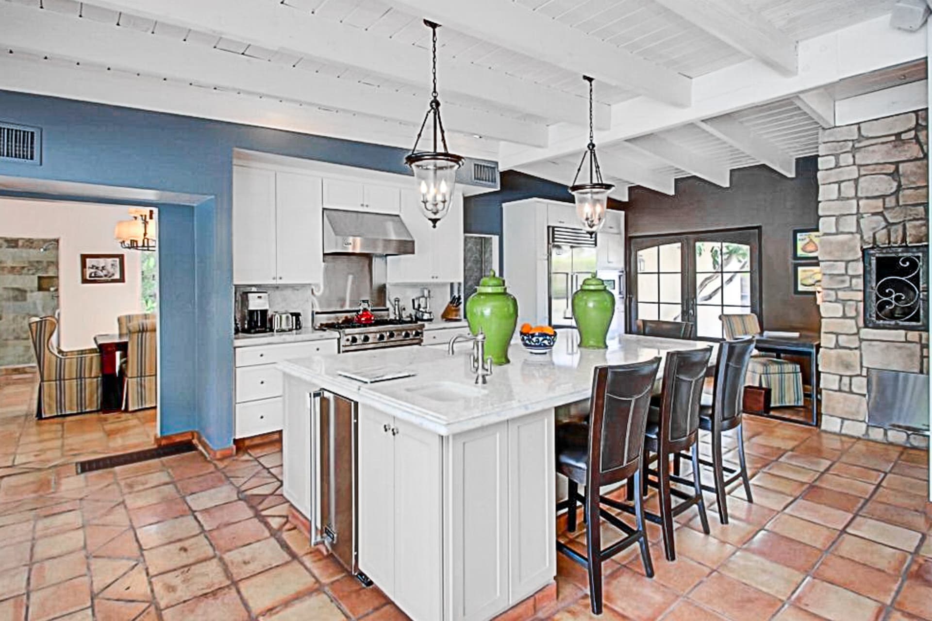 Club 1070 Home - Image 9