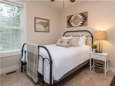 Magnolia Mountain Home - Image 14