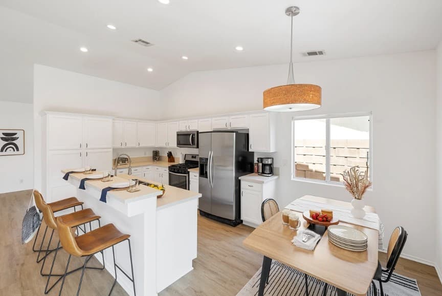 Sunny Palms - Image 4