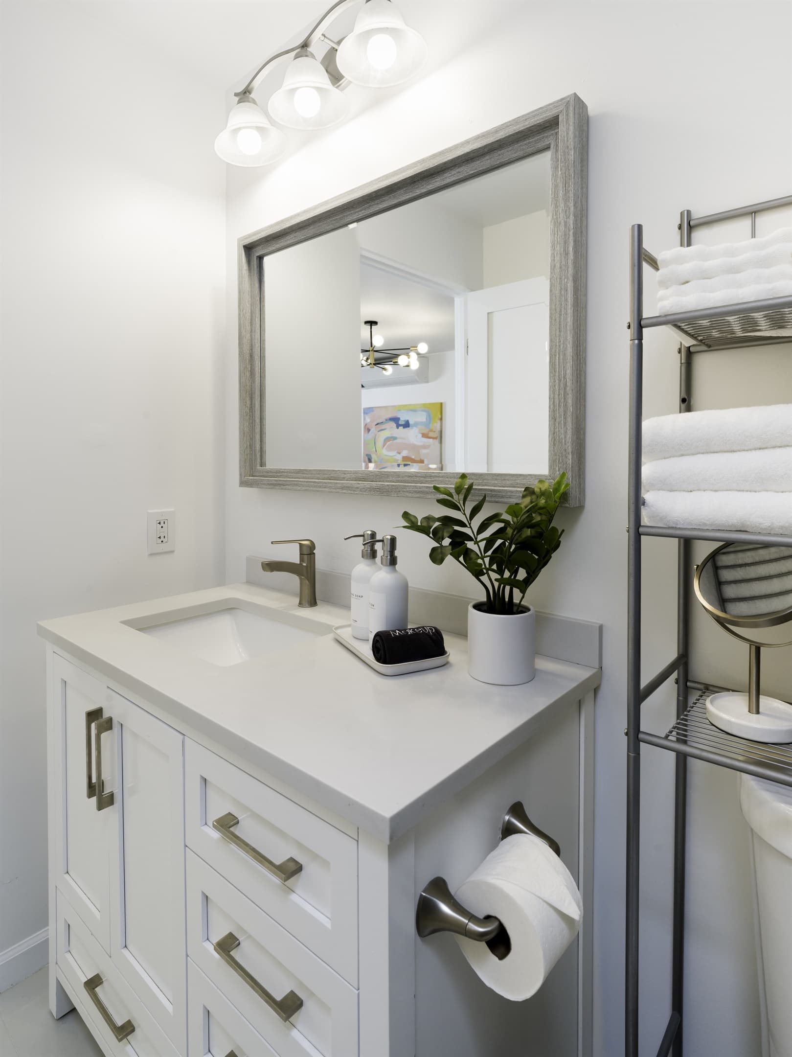 Bamboo Bungalow - Image 19