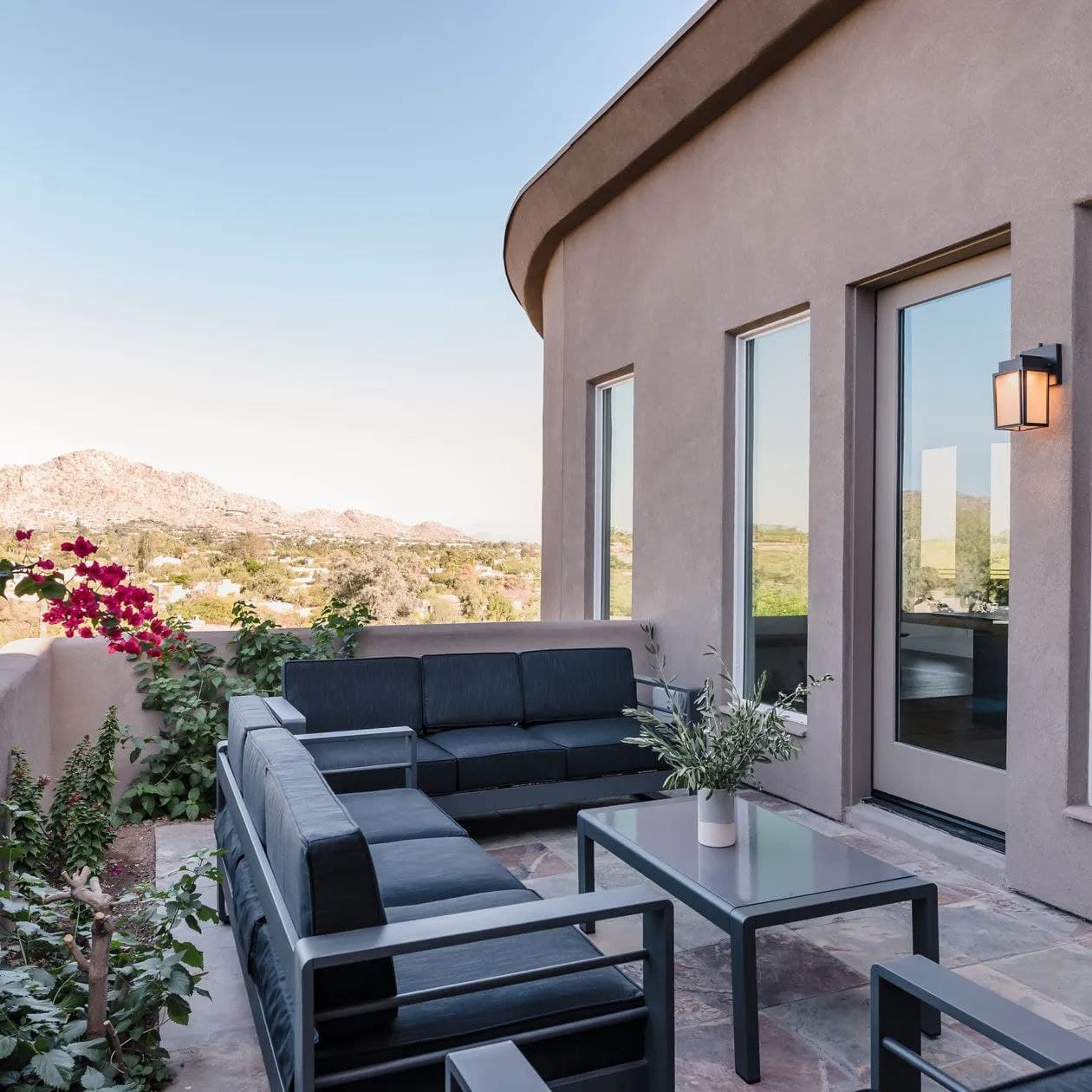 Julep Manor - Image 5