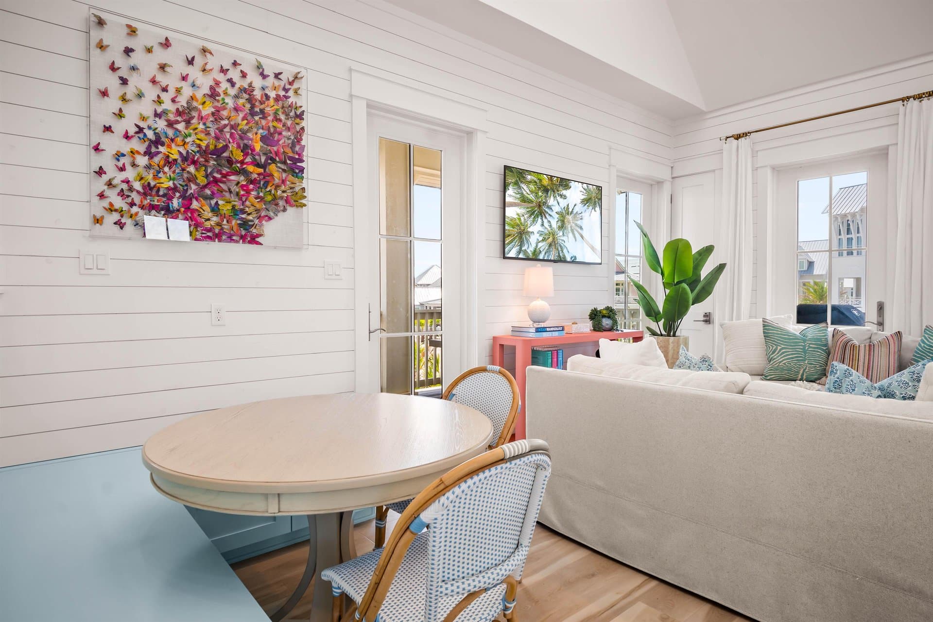 Let's "Glow" Girls - Image 3