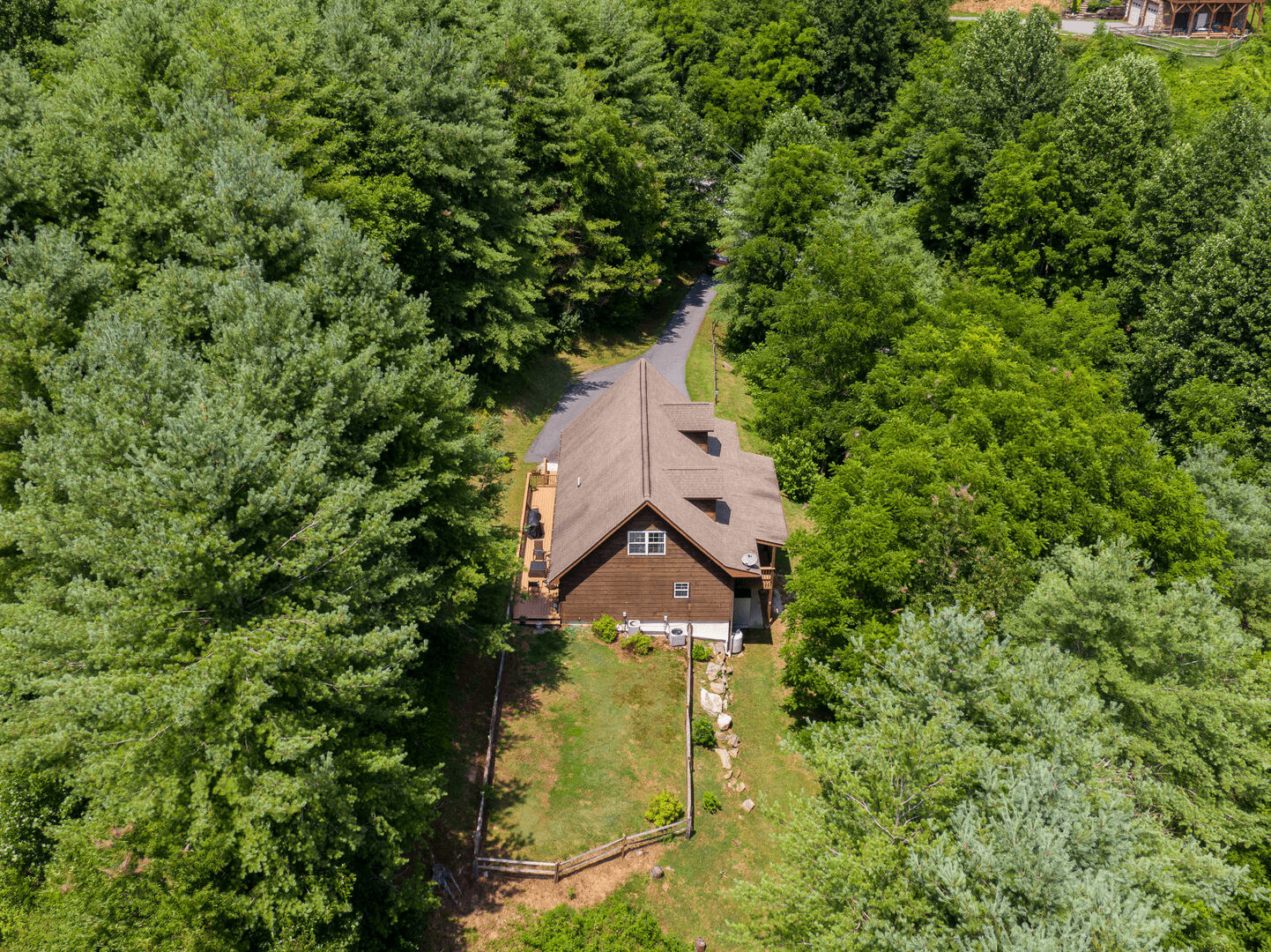 Lazy Bear Inn - Image 29