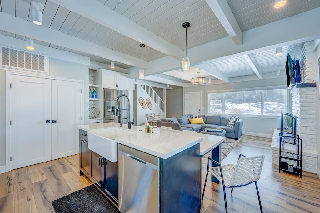 Home at the End of the Rainbow - Image 8