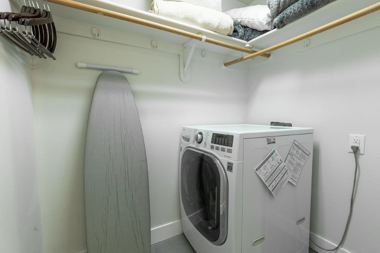 Lavish Condo - Image 15