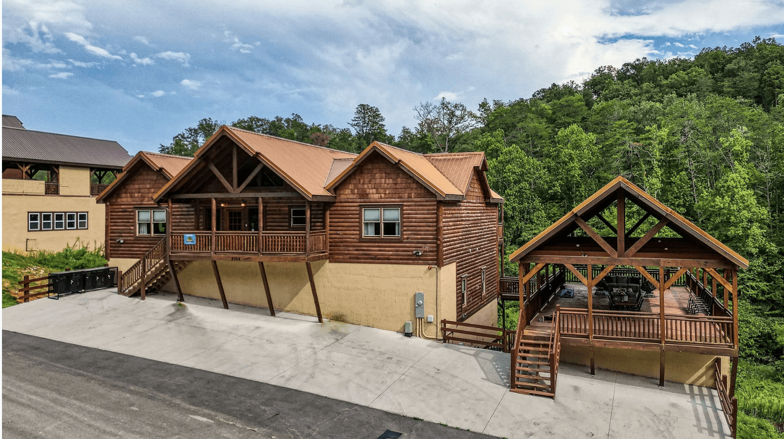 Smokey's Paradise - Image 45