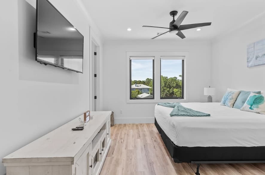 Happy by the Sea - Image 55