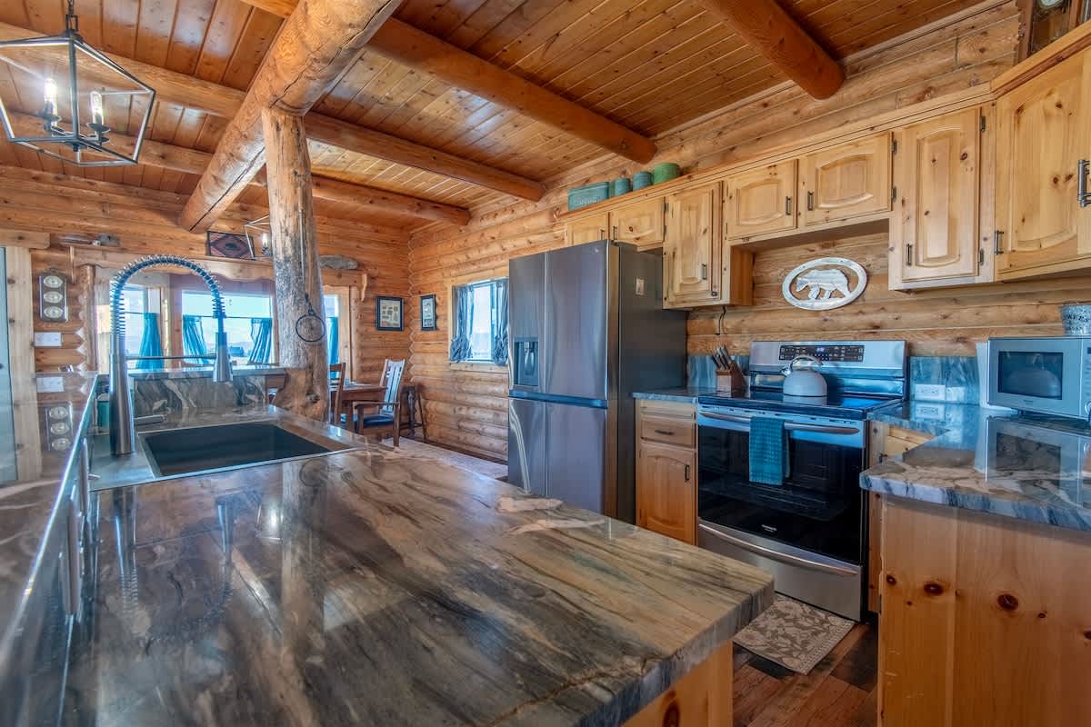 Cabin on Whitney - Image 5