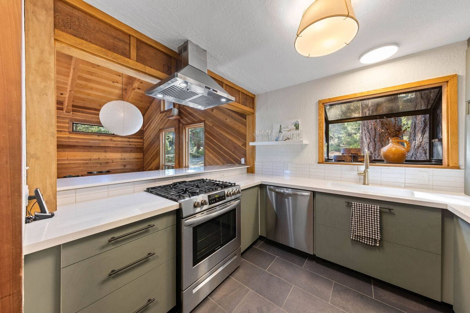 Sleeping Bear Lodge - Image 7