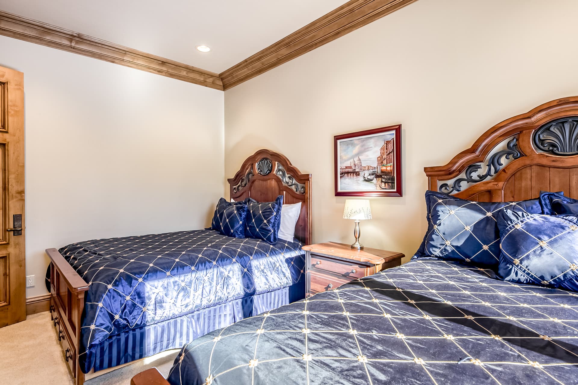 Alpine Luxury Home - Image 17