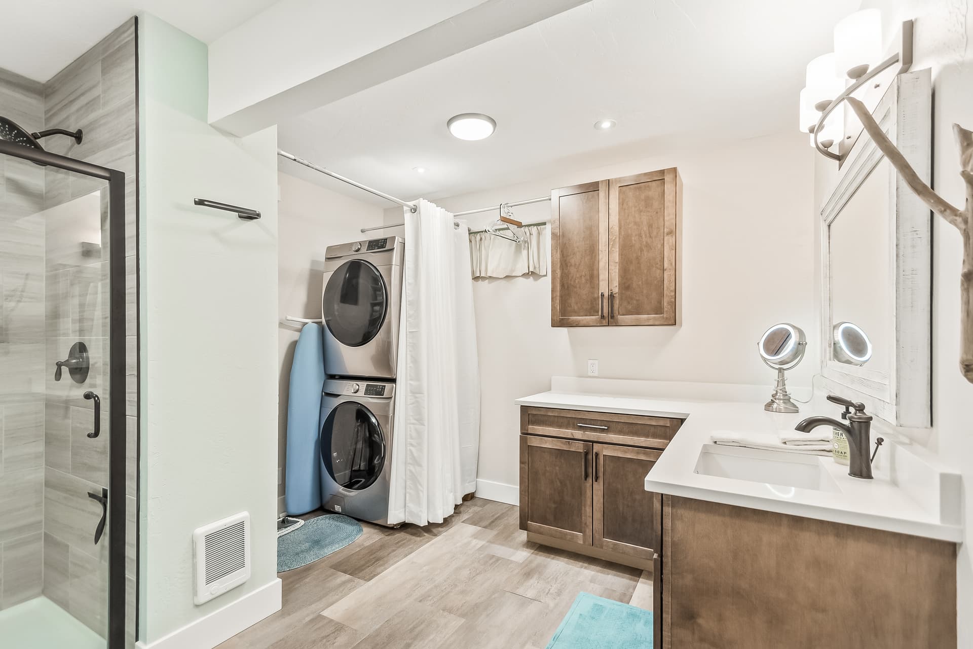 Mica Bay Serenity Cabin - Image 12