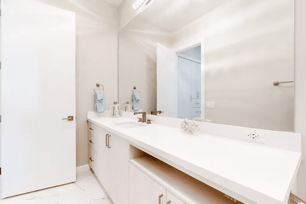 Dolphin Beach House - Image 11