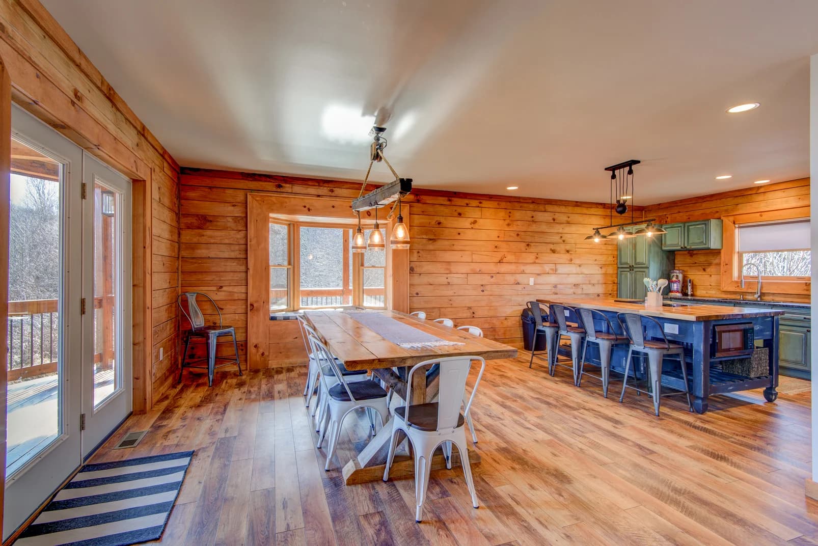 Mountain Range Retreat - Image 6