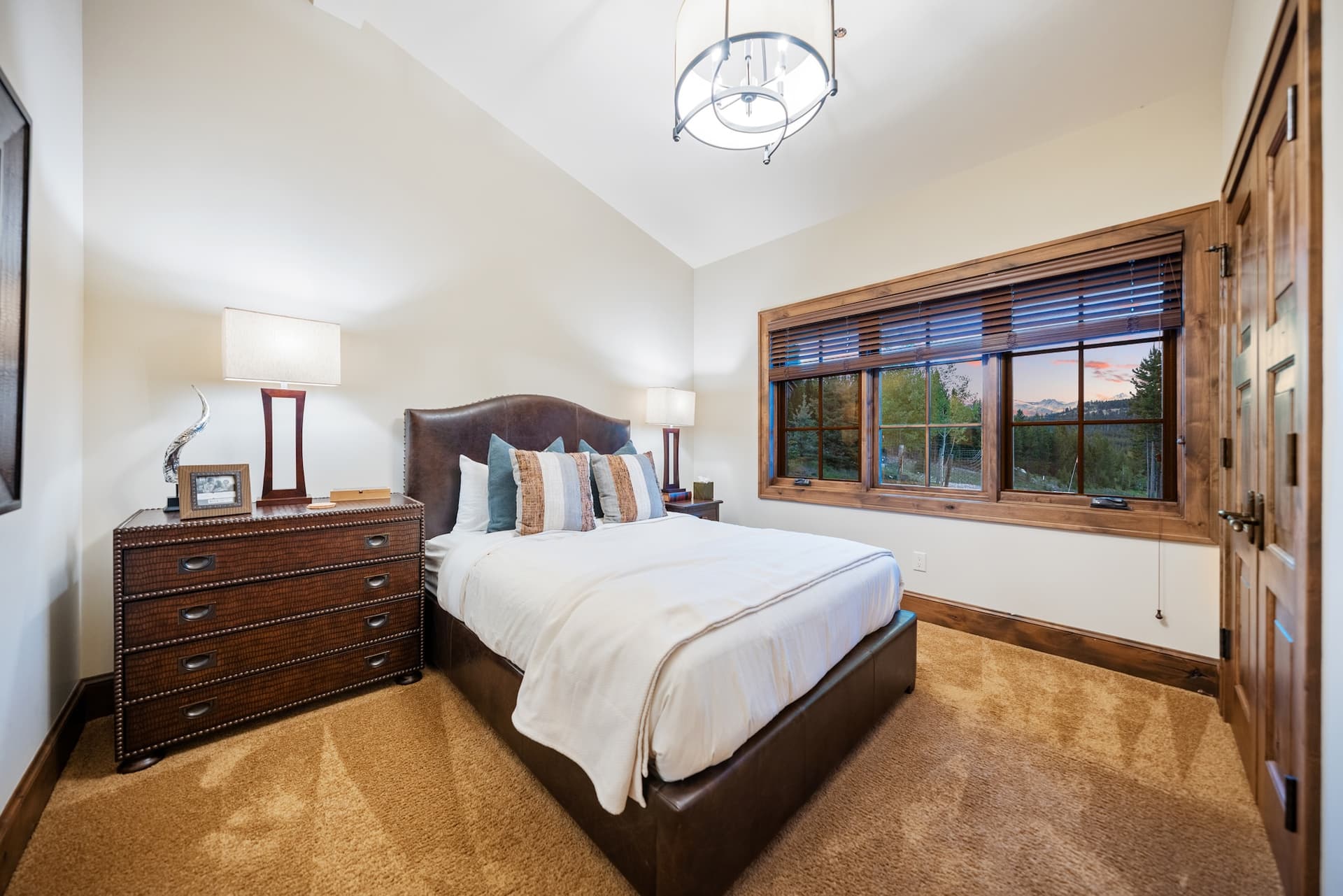 Last Best Chalet - Image 18