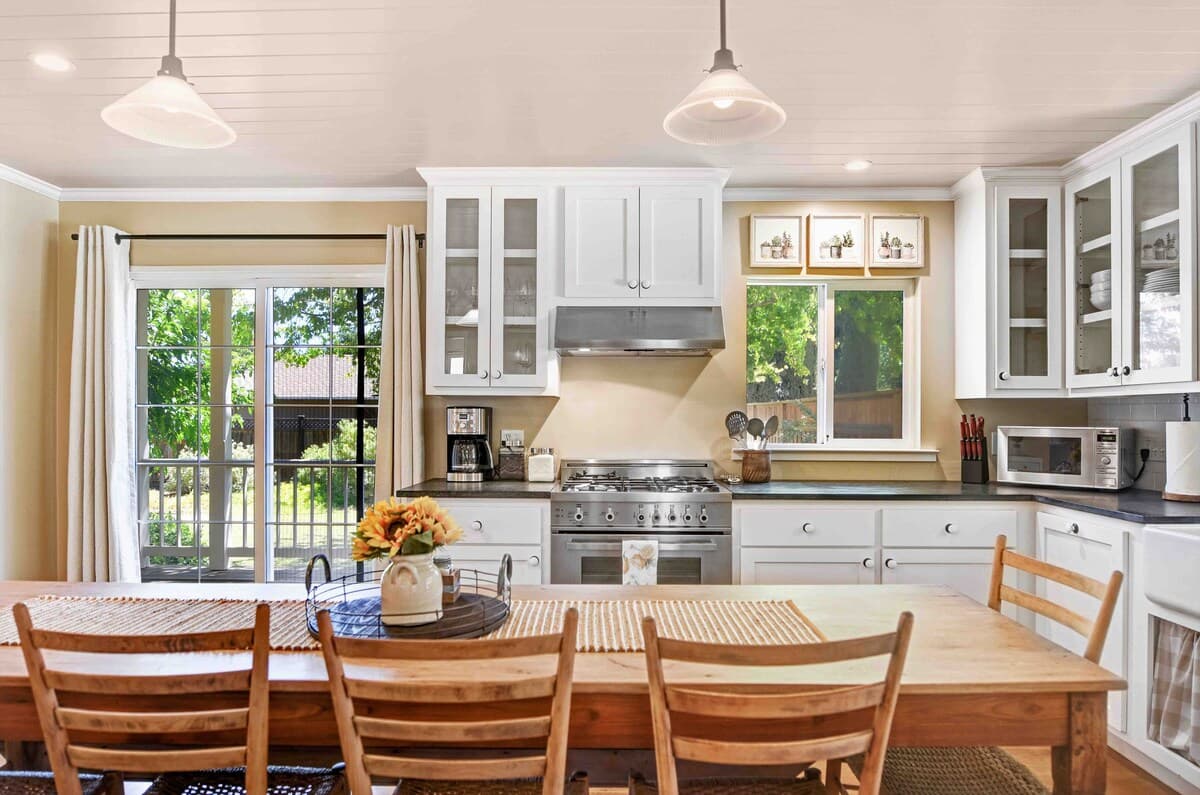 Newcomb Vineyard Escape - Image 11