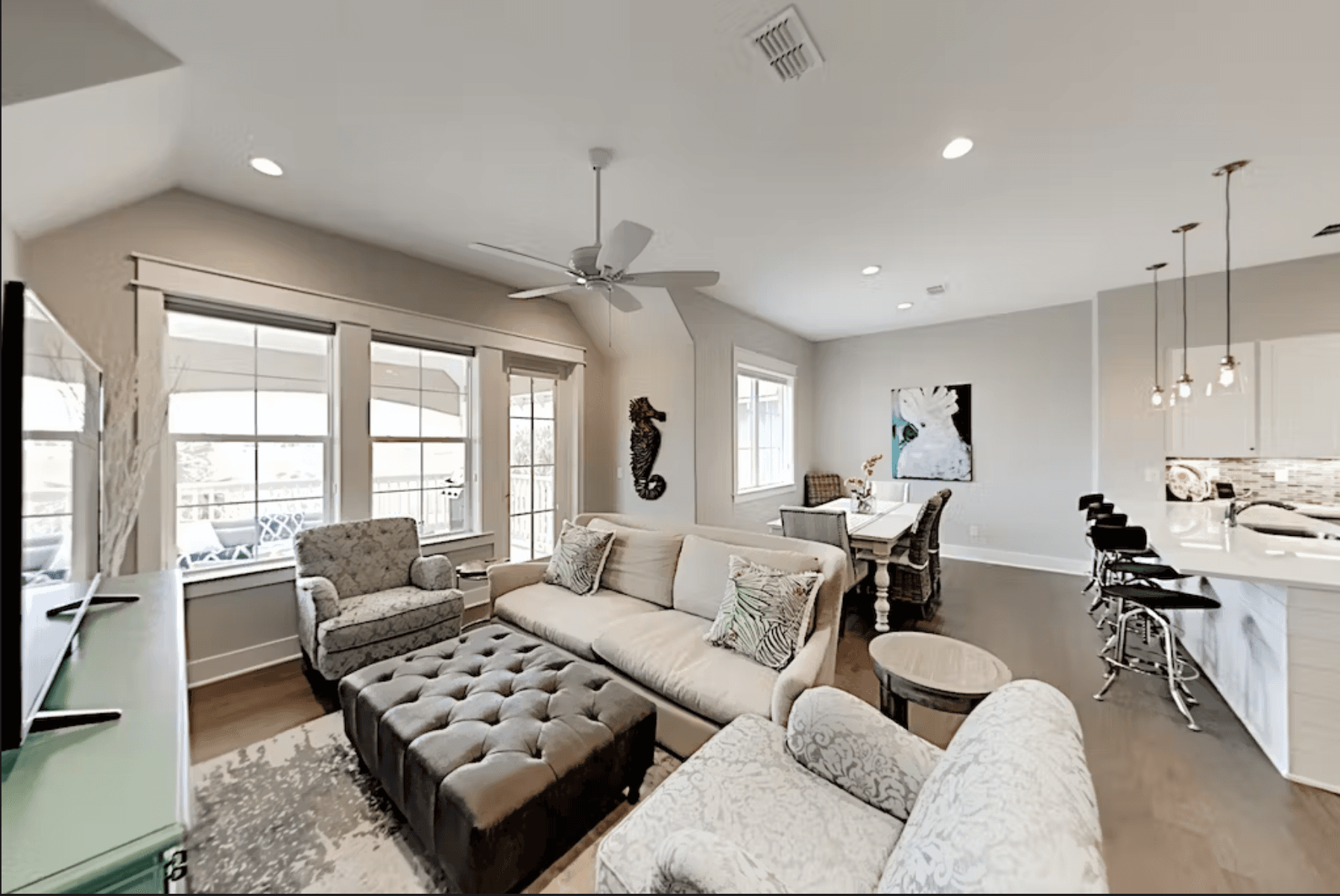 Parrots Cove - Image 2