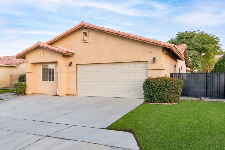 Sunny Palms - Image 35