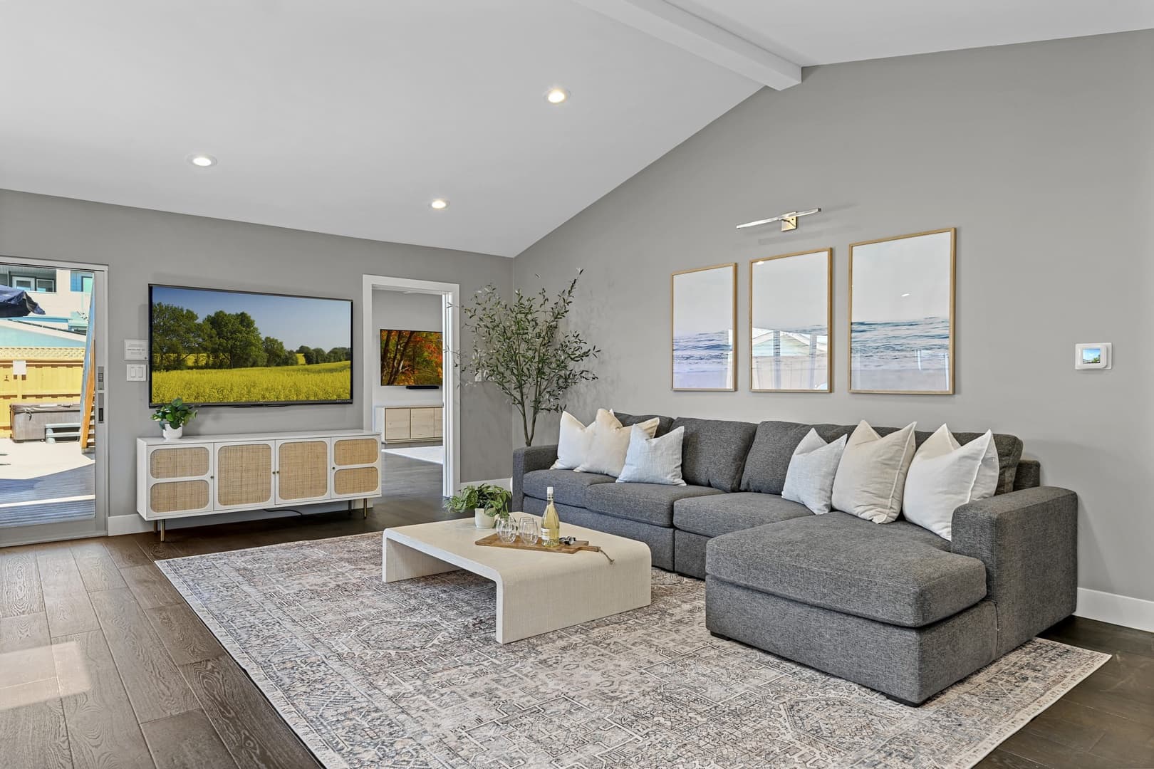 Pacific Beach Retreat - Image 3