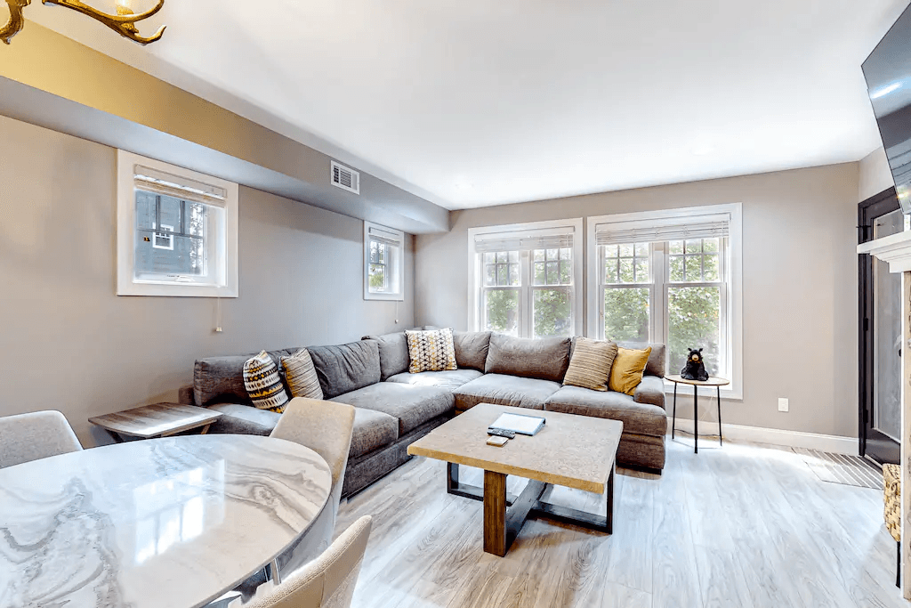 Still Lake Getaway - Image 2