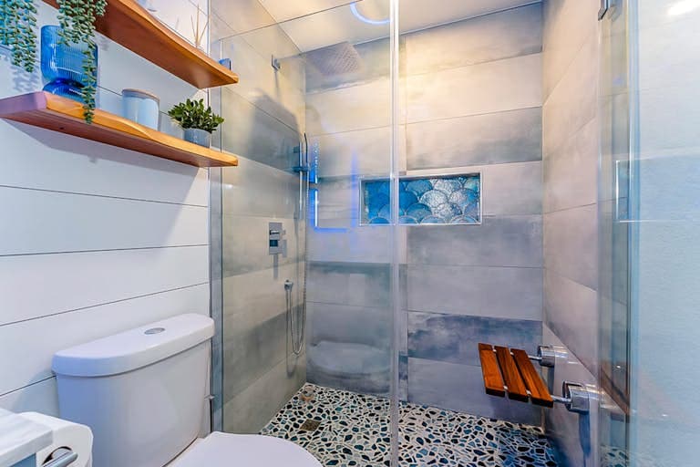 Déjà Blue - Image 20