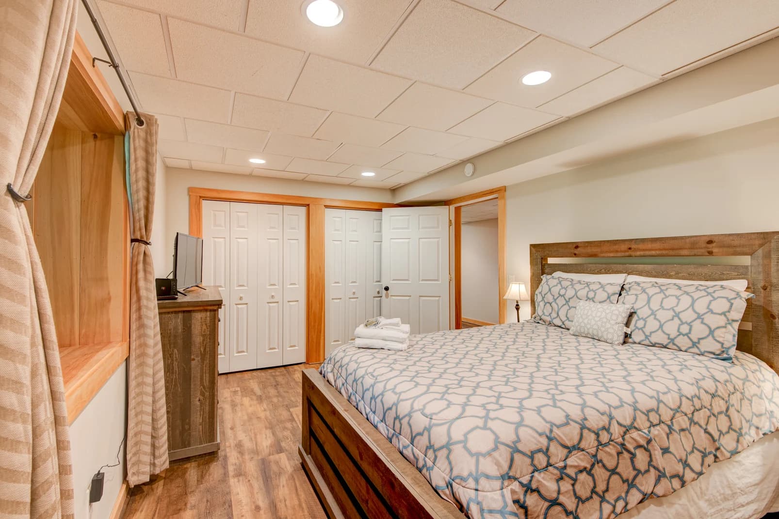 Paws a While - Image 44