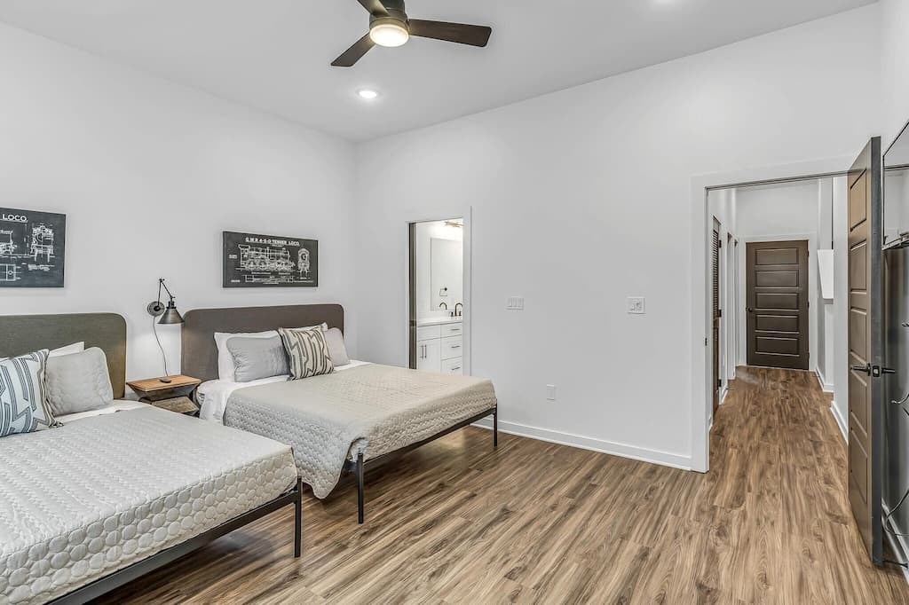 Highland Station - Image 13