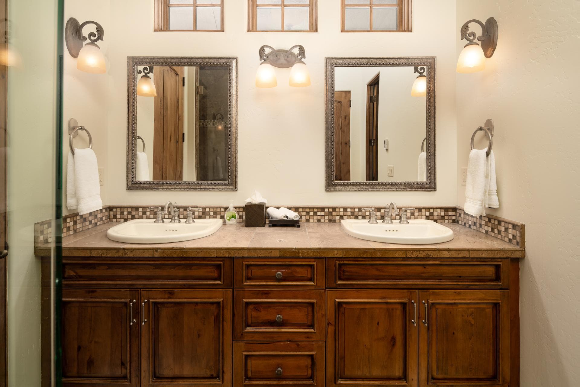 Big View Luxury Suite - Image 21